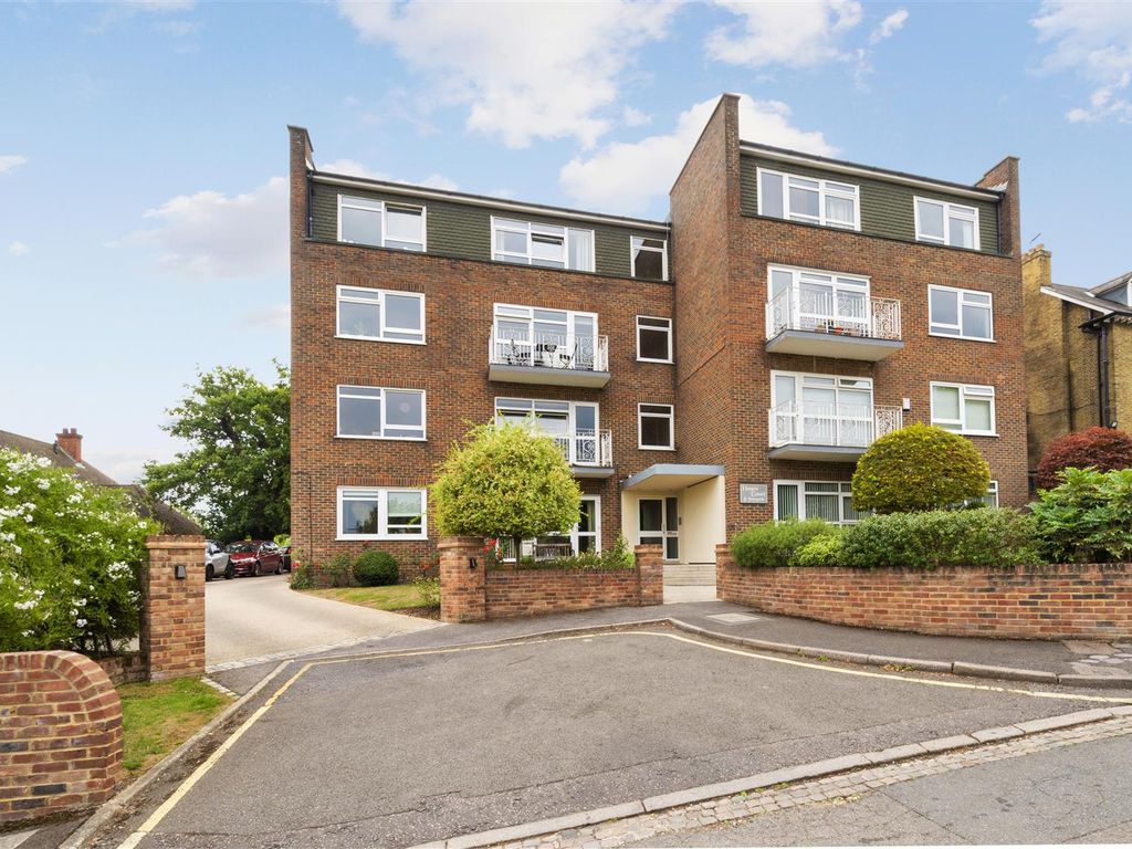 2 bed flat for sale in Hayes Court, Sunnyside, Wimbledon Village SW19