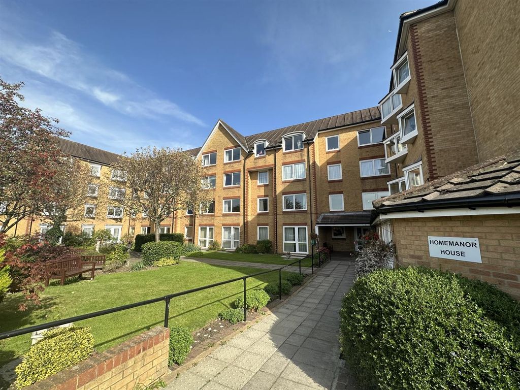 1 bed flat for sale in Cassio Road, Watford WD18, £128,000 Zoopla