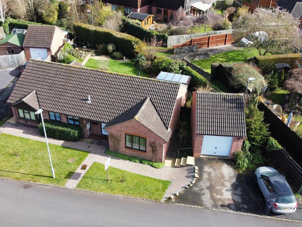 3 bed detached bungalow for sale in Brookside, Newent GL18 Zoopla