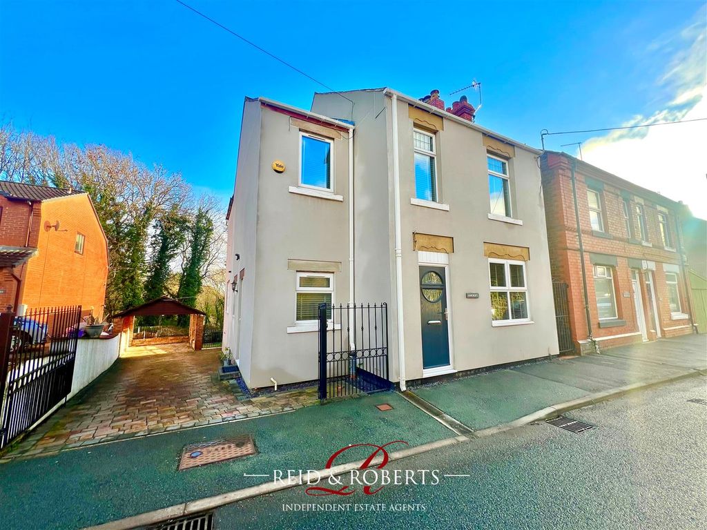 4 bed detached house for sale in Wrexham Road, Brynteg, Wrexham LL11, £