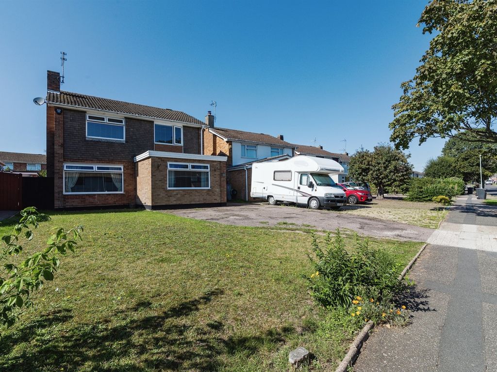 5 bed detached house for sale in Broadwaters Road, Lowestoft NR33, £