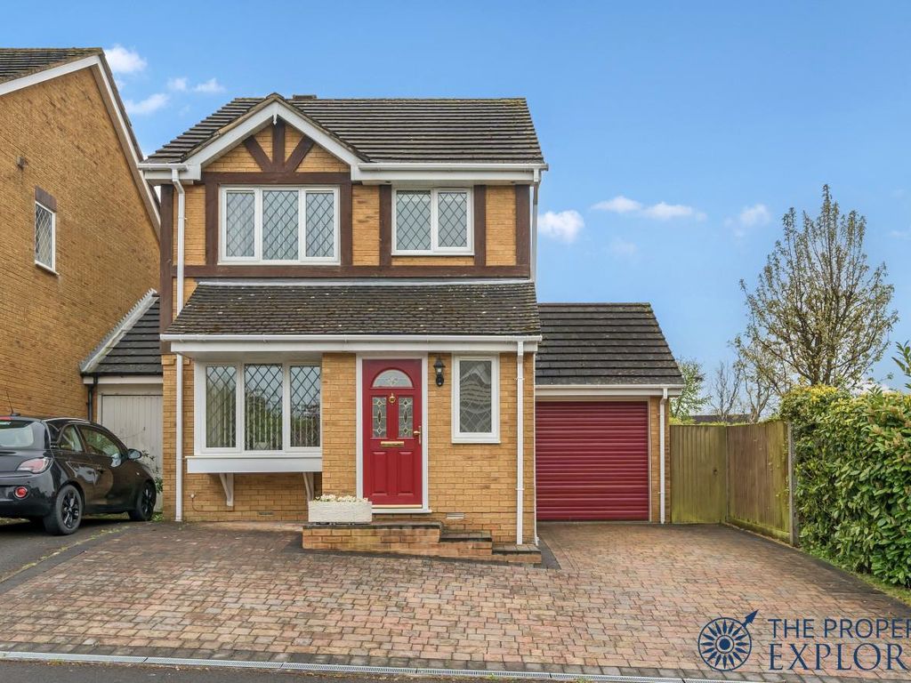 3 bed linkdetached house for sale in Inglewood Drive, Basingstoke RG22