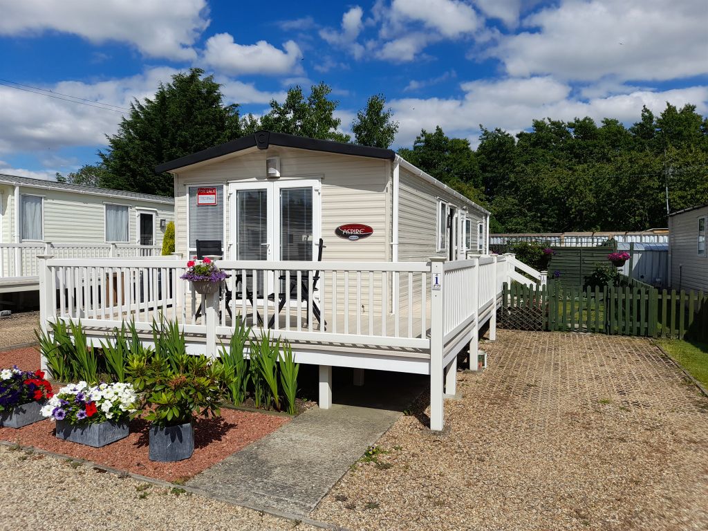 2 bed mobile/park home for sale in Pettaugh Road, Stonham Aspal