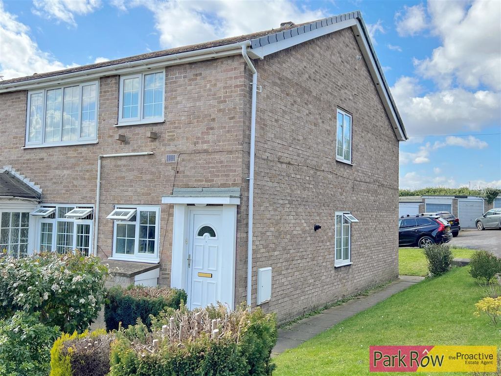 2 bed flat for sale in Tudor Close, Pontefract WF8 Zoopla