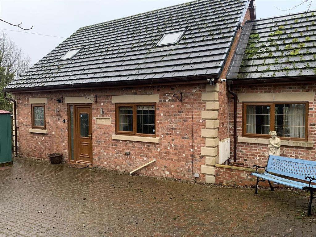 3 bed detached bungalow to rent in Cover Drive, Darfield, Barnsley S73