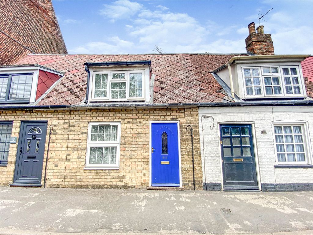 2 bed terraced house for sale in High Street, Somersham, Huntingdon