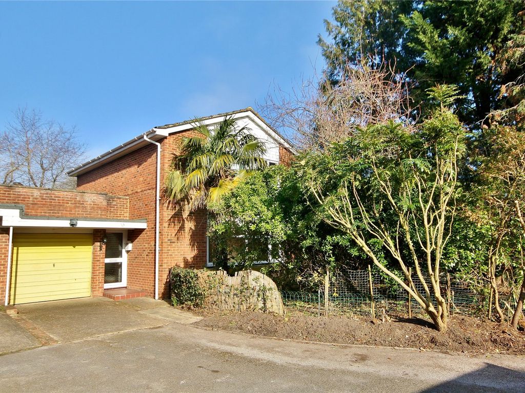 4 bed detached house for sale in Mead Court, Knaphill, Woking, Surrey