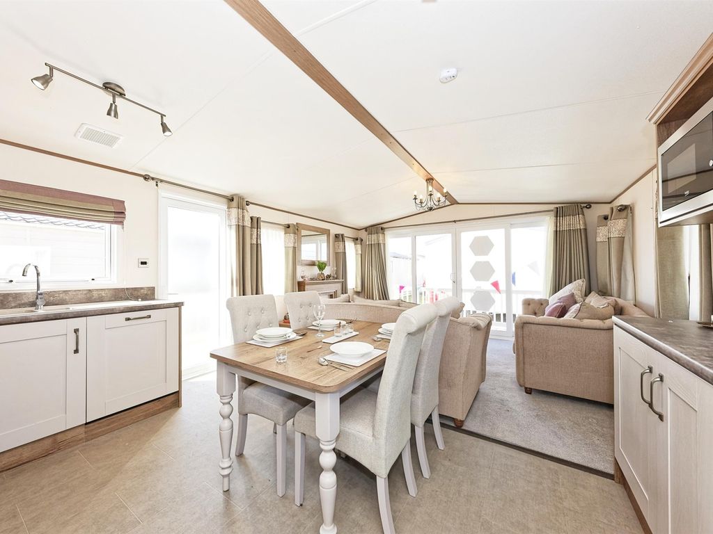 3 bed mobile/park home for sale in Faversham Road, Seasalter, Whitstable CT5 Zoopla