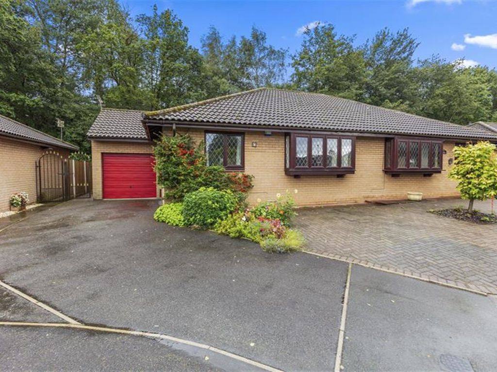 2 bed semidetached bungalow for sale in Barley Road, Thelwall, Warrington WA4, £305,000 Zoopla