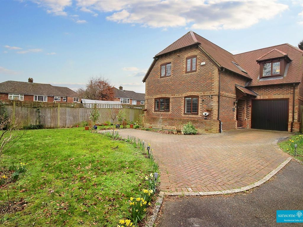 4 bed detached house for sale in Lovatt Close, Tilehurst, Reading RG31