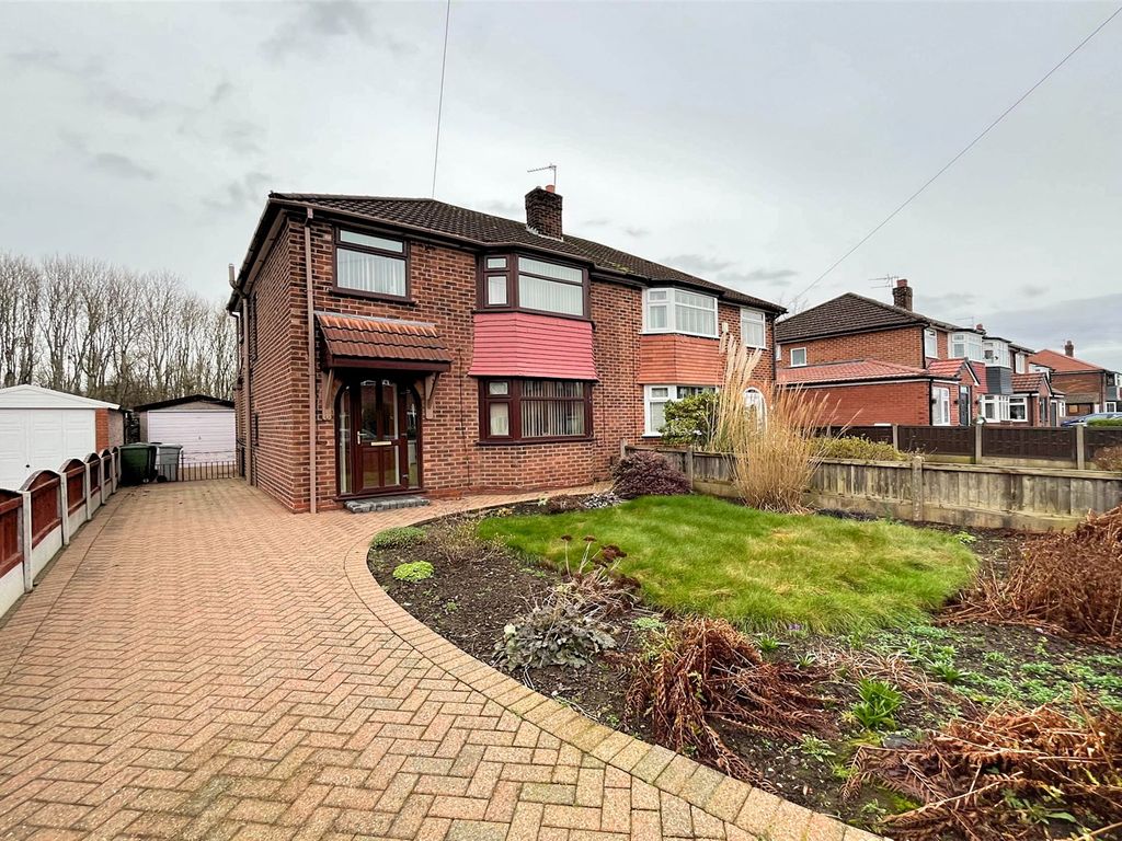 3 bed semidetached house for sale in Pine Grove, Sale M33, £375,000