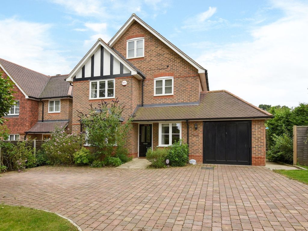 4 bed detached house to rent in East Hill, Woking GU22, £3,000 pcm Zoopla