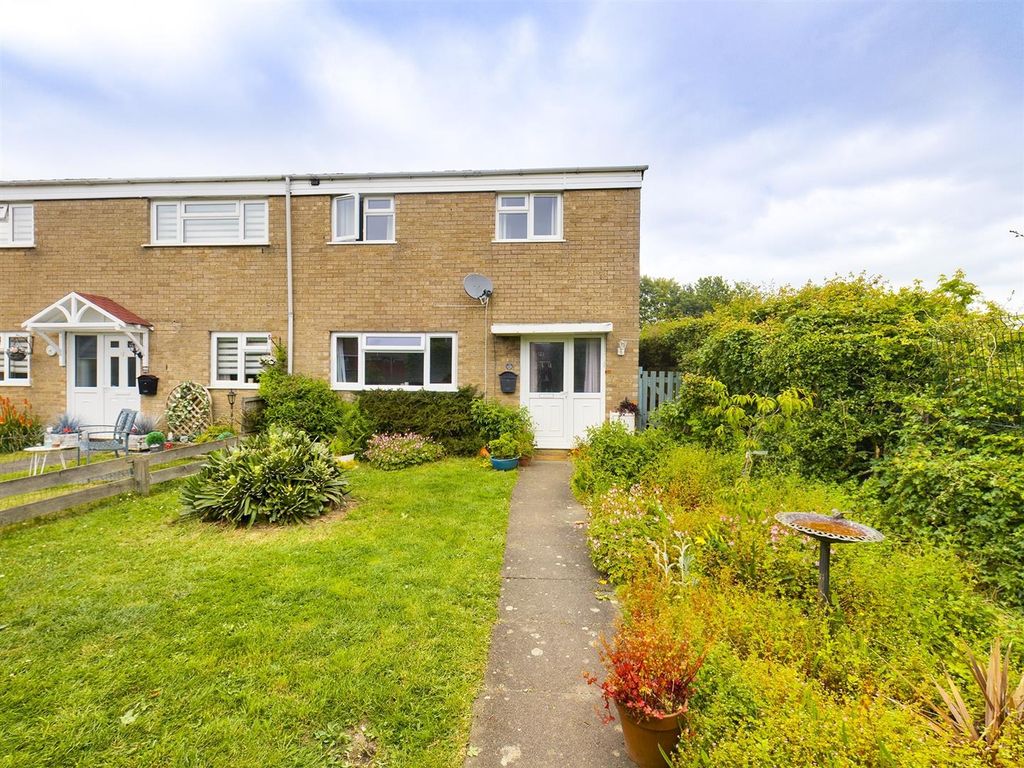 3 bed end terrace house for sale in Ripon Road, Stevenage