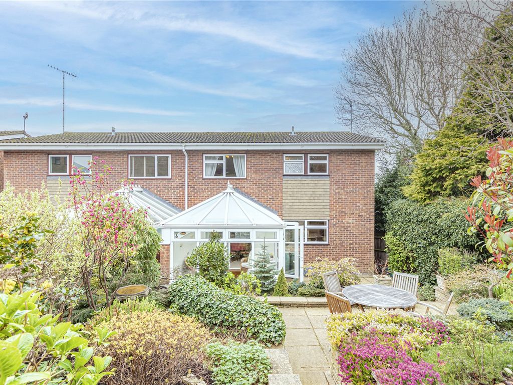 4 bed detached house for sale in Walnut Grove, Hemel Hempstead
