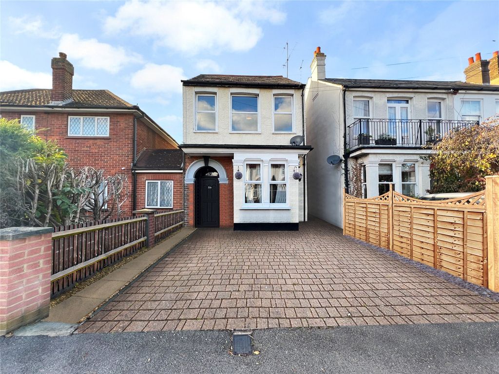 2 bed for sale in Ashford, Surrey TW15, £300,000 Zoopla