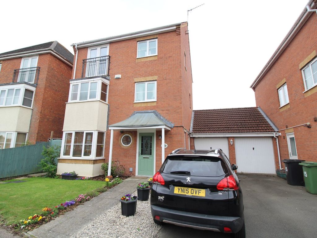 5 bed detached house for sale in Clover Way, Bedworth, Warwickshire