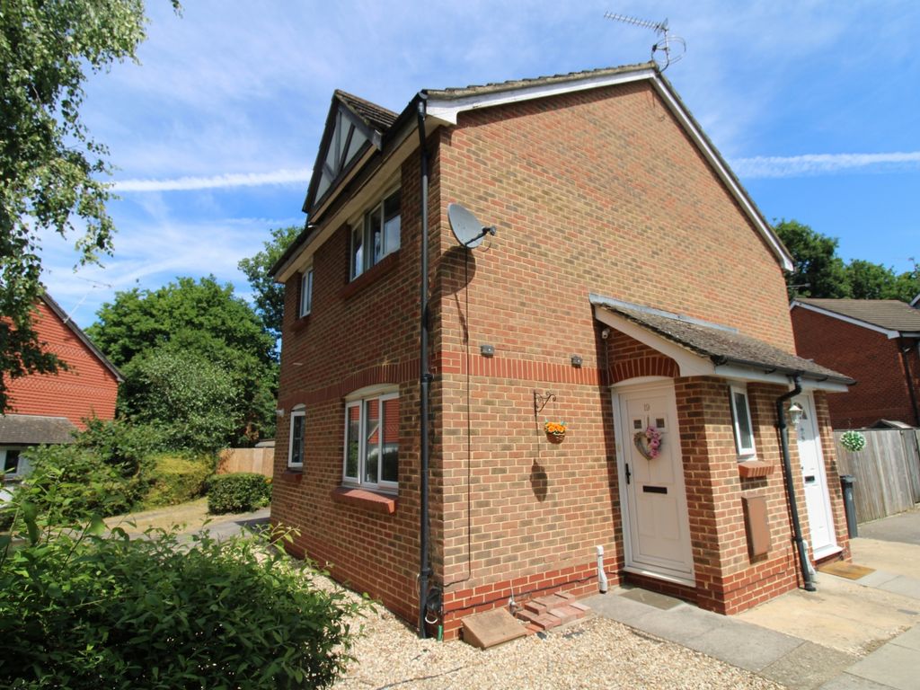 1 bed terraced house to rent in Haining Gardens, Mytchett, Camberley ...