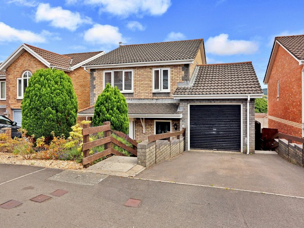3 bed detached house for sale in Clos Collwyn, Llantwit Fardre, Pontypridd CF38 Zoopla