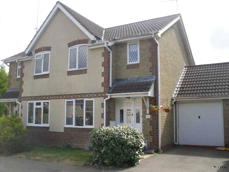 2 bed semidetached house to rent in Haworth Road, Maidenbower, Crawley