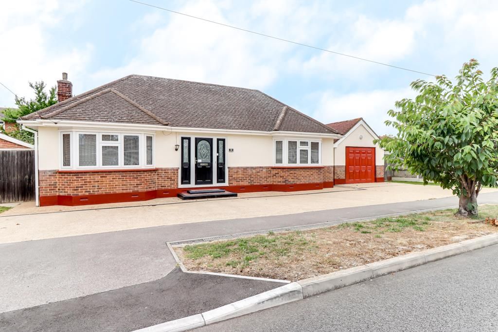3 bed detached bungalow for sale in Lottem Road, Canvey Island SS8, £