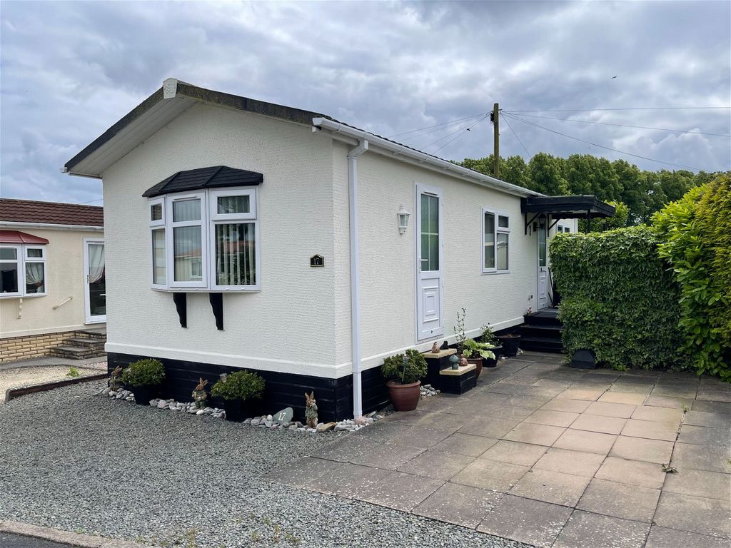 1 bed mobile/park home for sale in North Drive, Wootton Hall, Wootton ...