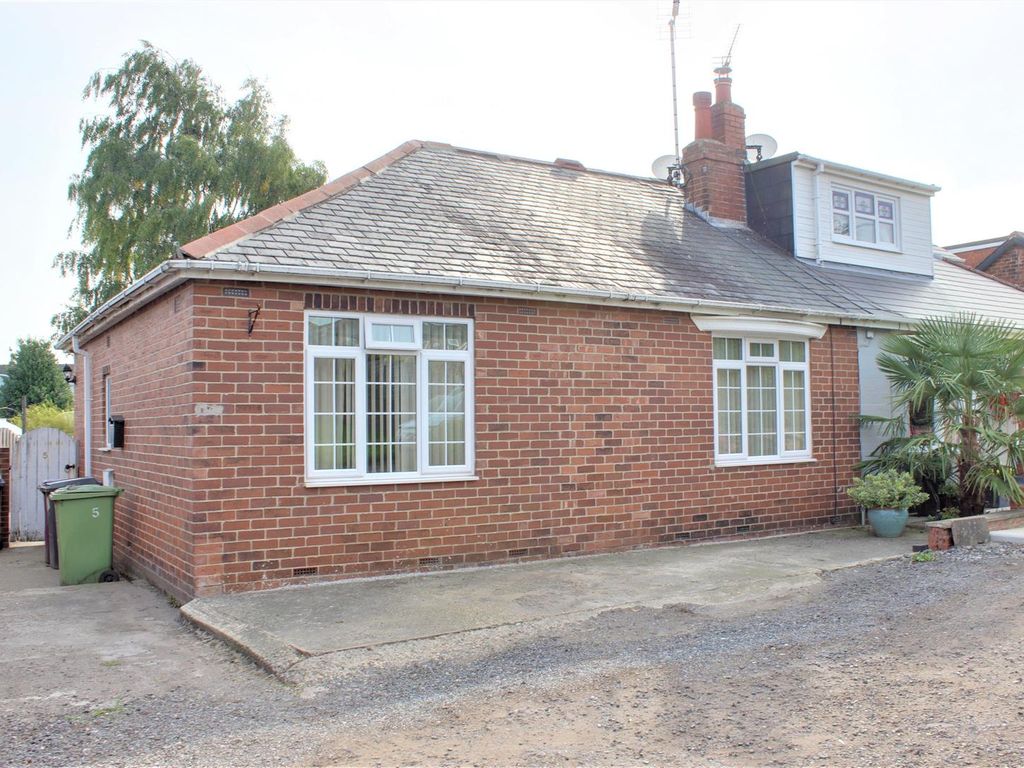 3 bed semidetached bungalow for sale in Hutchings Crescent, Clowne