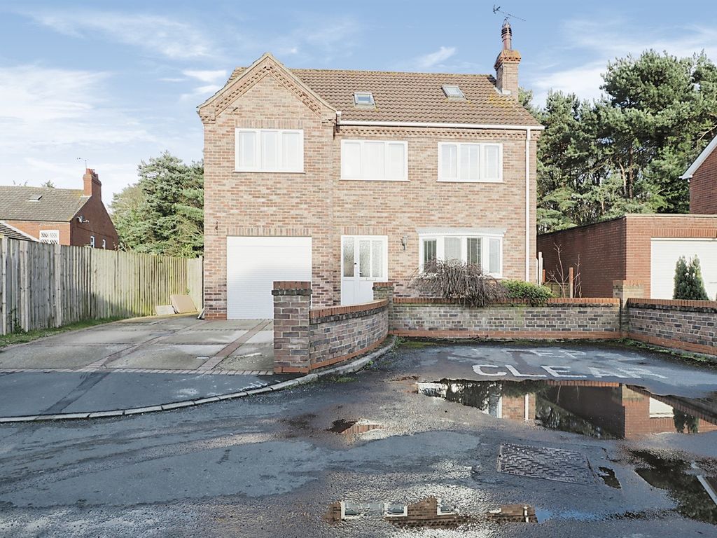 4 bed detached house for sale in Greyfriars Road, Broughton, Brigg DN20