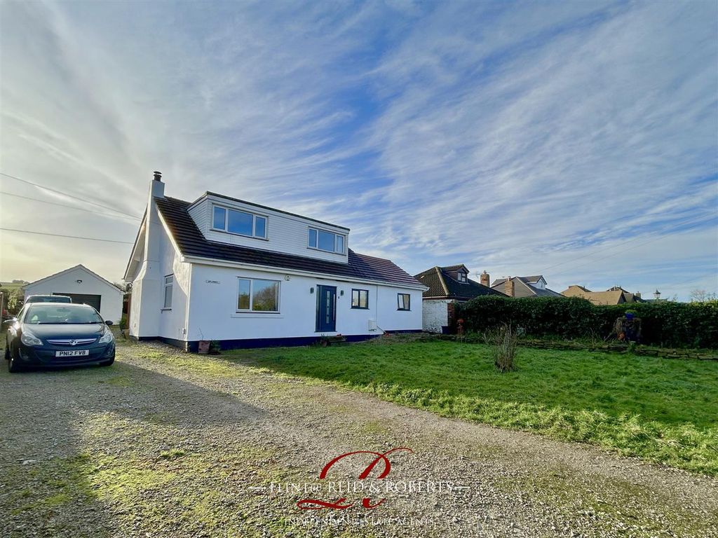 3 bed detached bungalow for sale in Holywell Road, Flint CH6, £300,000