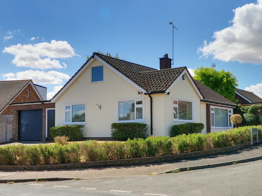 2 bed bungalow for sale in East Drive, Sawbridgeworth CM21 Zoopla