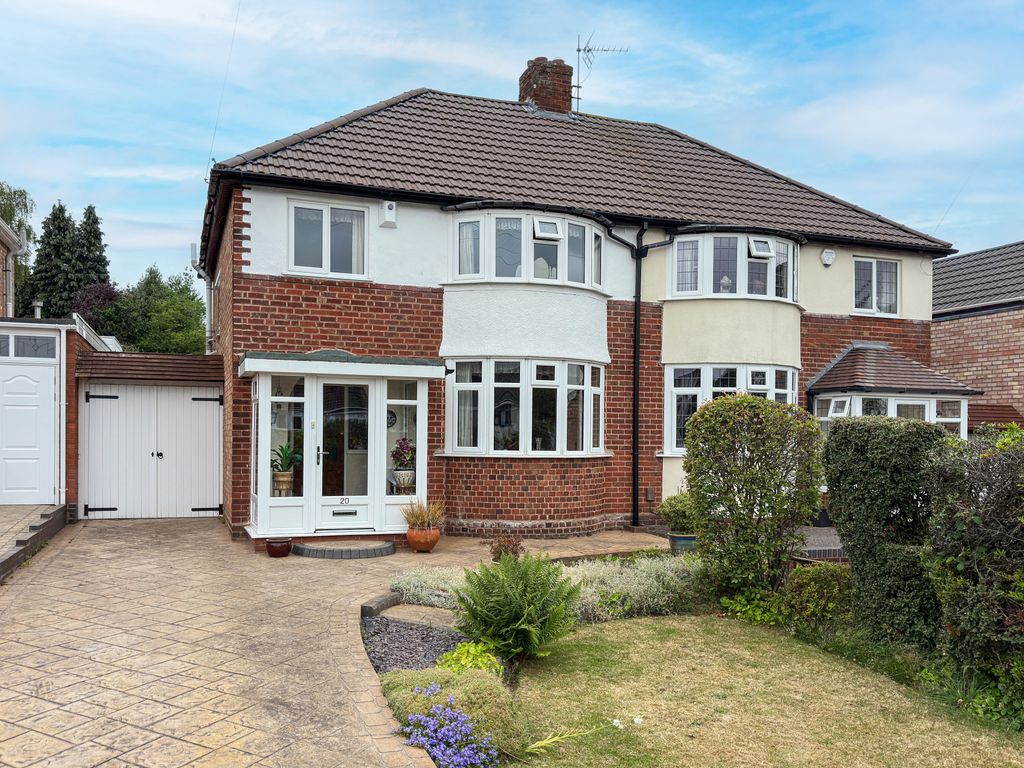 3 bed semidetached house for sale in Beacon View Drive, Sutton