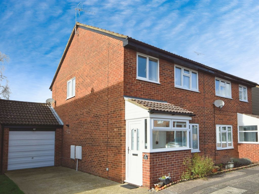 3 bed semidetached house for sale in Skiddaw Close, Great Notley