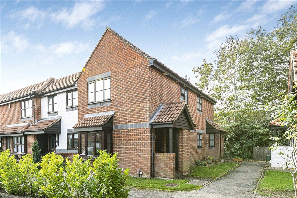 1 bed end terrace house for sale in Englefield Close, Englefield Green