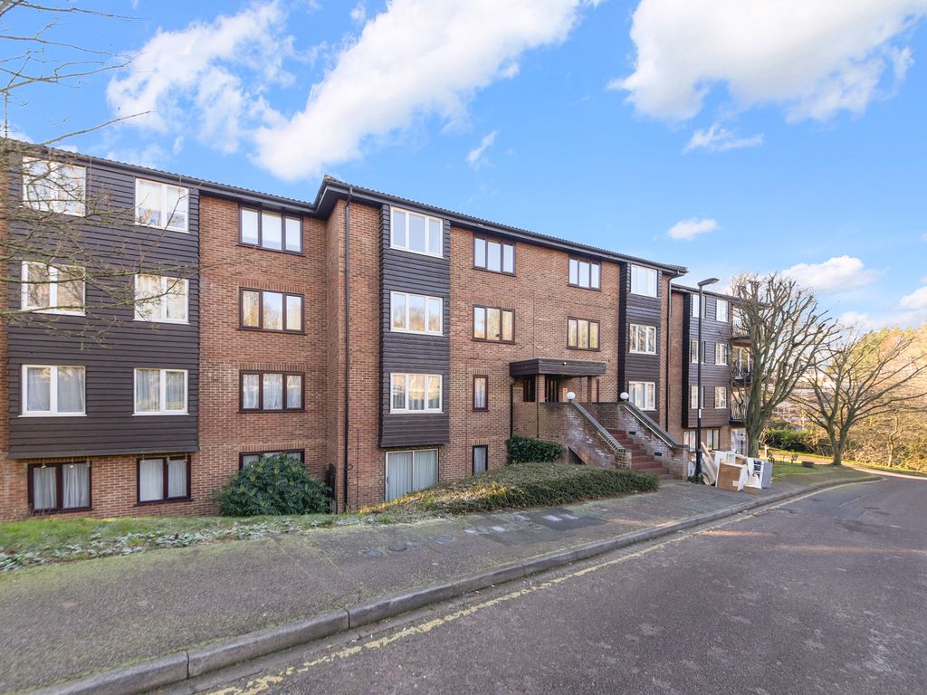 1 bed flat to rent in Steep Hill, Croydon CR0, £1,275 pcm Zoopla