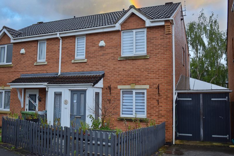 3 bed semidetached house for sale in Broughton Drive, Newark NG24, £