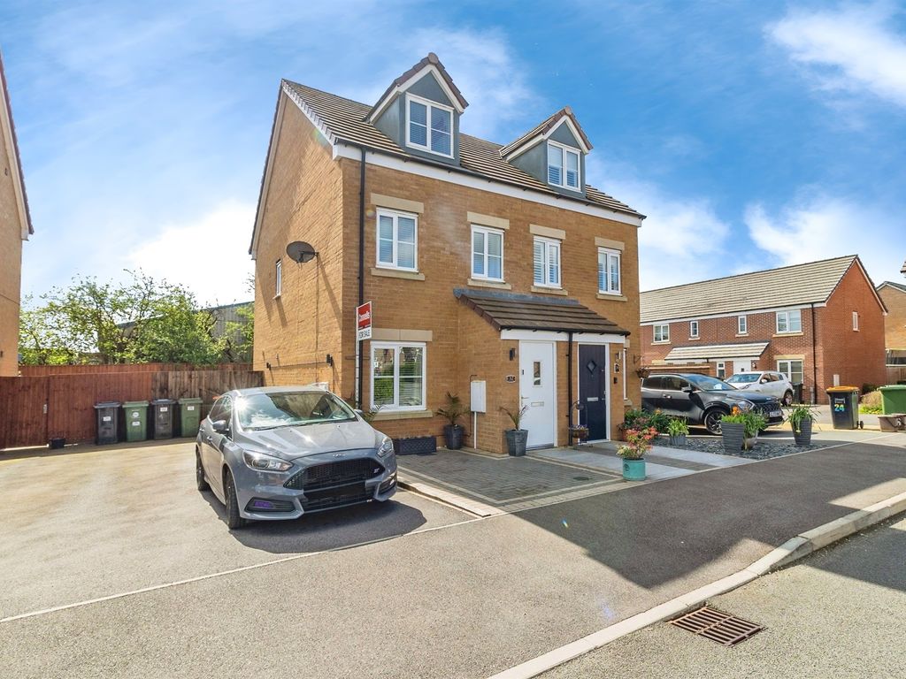 3 bed semidetached house for sale in Lactans Edge, Leighton Buzzard