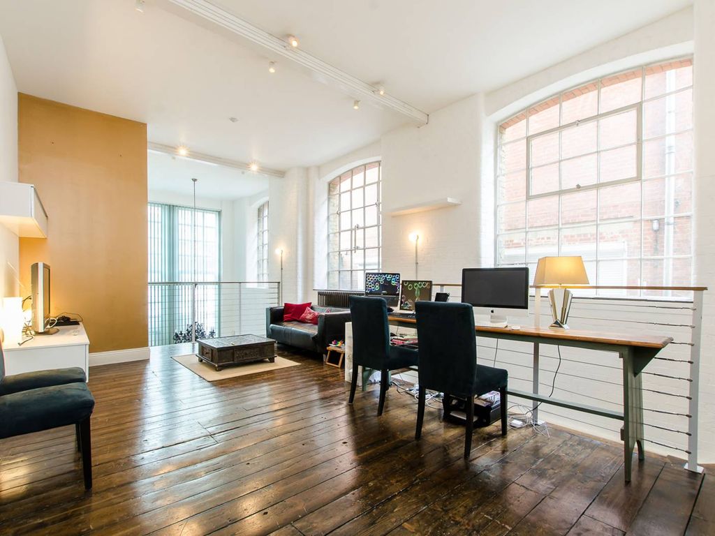 2 bed flat to rent in Tower Bridge Road, Borough, London SE1, £4,312