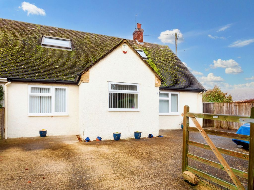 3 bed semidetached bungalow for sale in New Road, Long Hanborough OX29