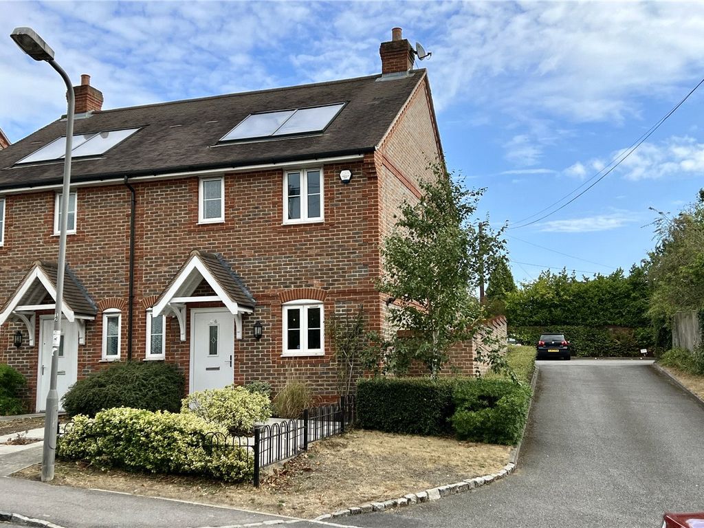 3 bed semidetached house for sale in Heath End Road, Flackwell Heath