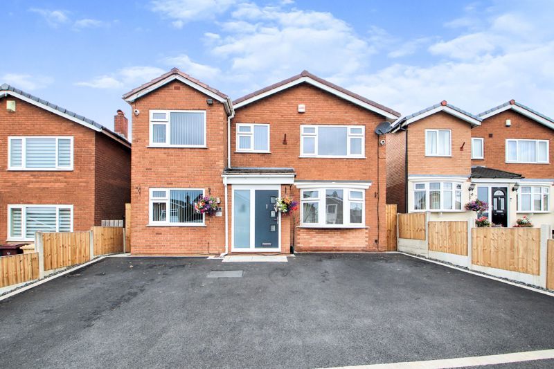 4 bed detached house for sale in Darvel Close, Breightmet, Bolton BL2