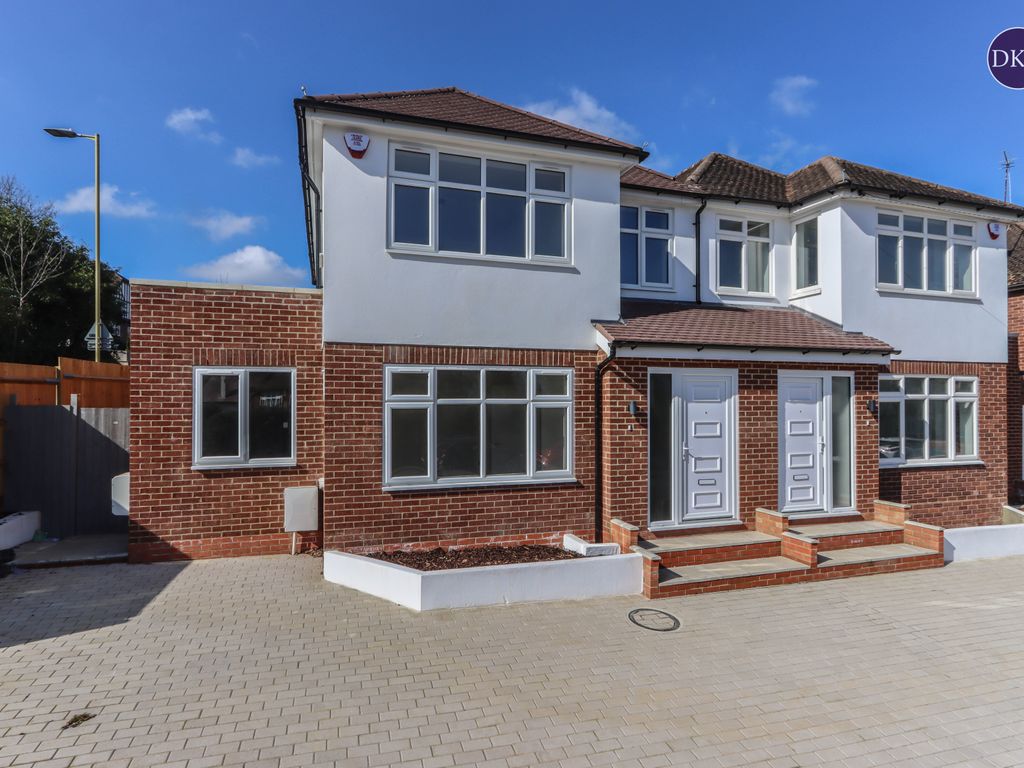 3 bed semidetached house for sale in Links Way, Croxley Green