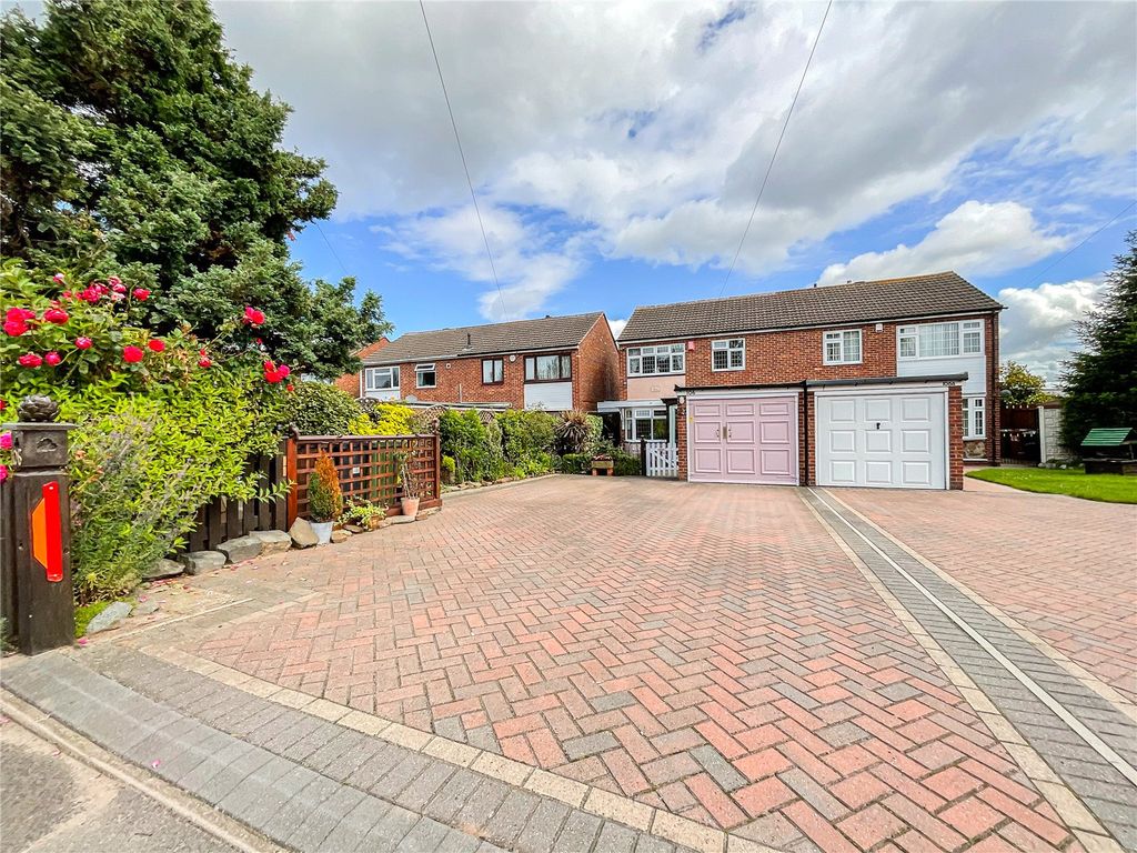 3 bed semidetached house for sale in Station Road, Marston Green