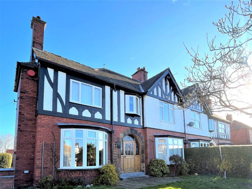 4 bed semidetached house for sale in Station Road, Ossett WF5 Zoopla