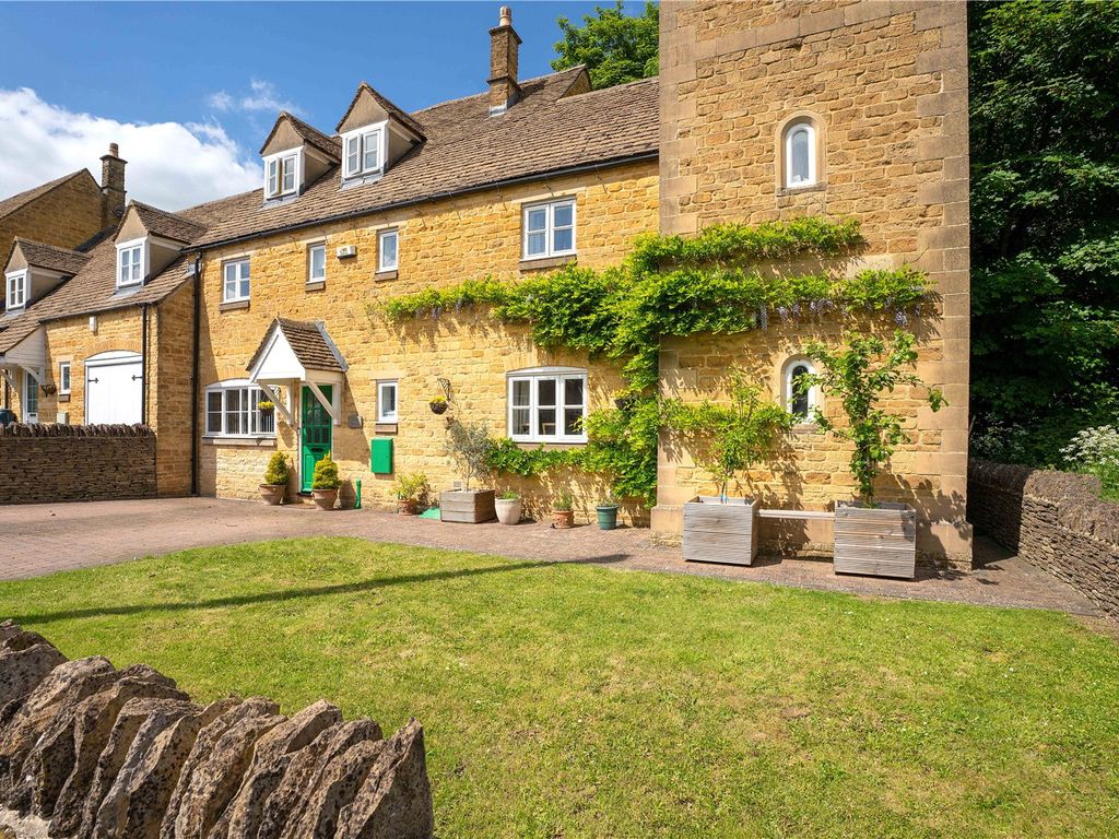 6 bed end terrace house for sale in Shepherds Way, Stow On The Wold
