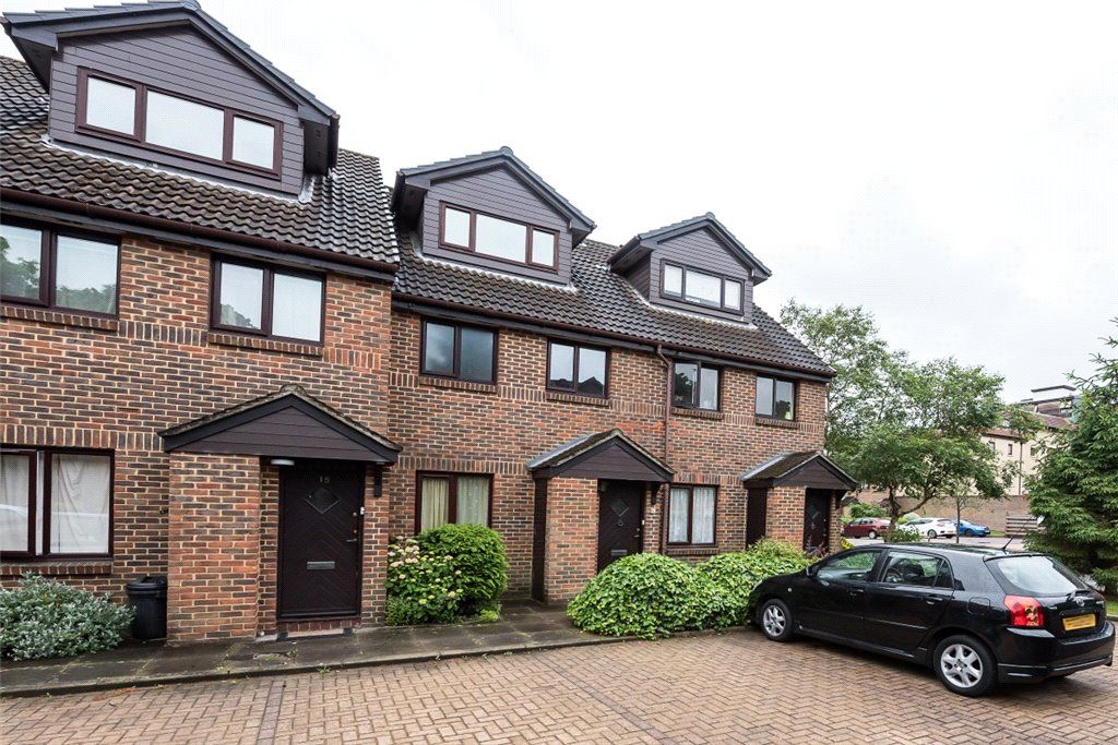 2 bed maisonette for sale in Benwell Court, Sunbury-On-Thames, Surrey ...