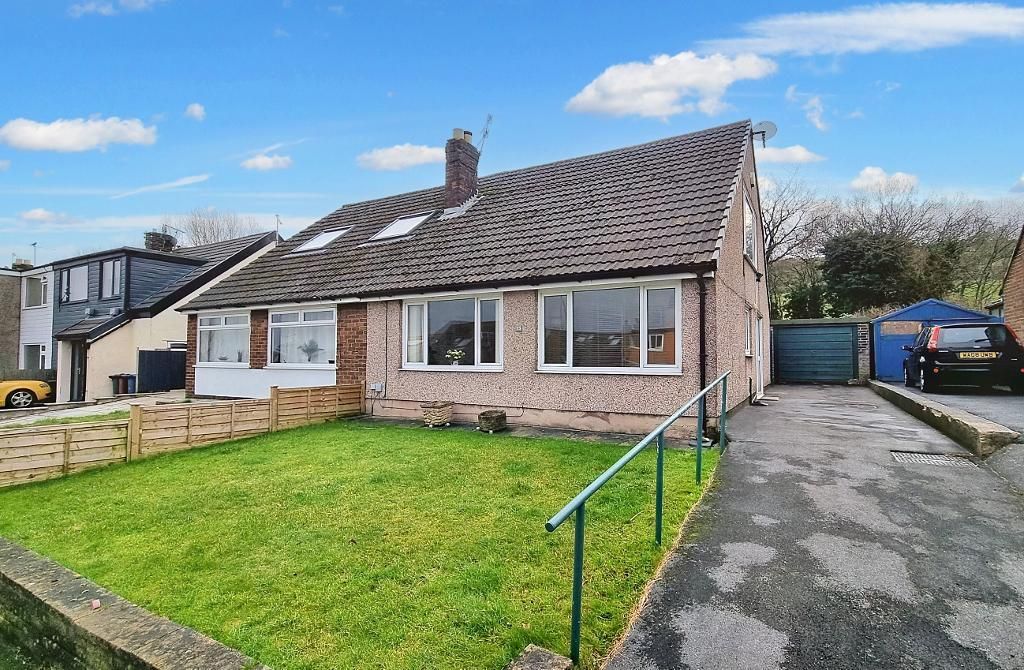 3 bed semidetached house for sale in Pasturelands Drive, Billington