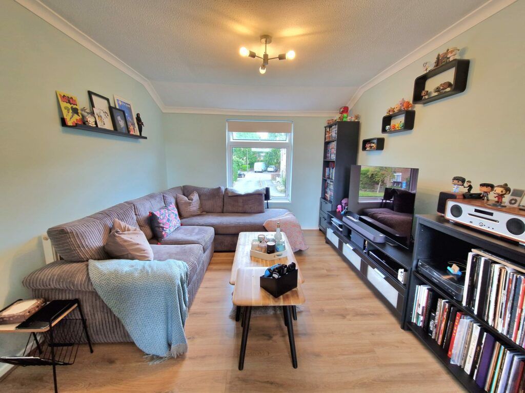 2 bed flat for sale in Knowlton Road, Poole BH17, £200,000 Zoopla