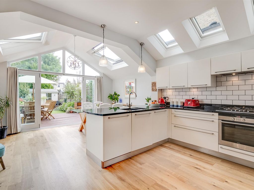 4 bed property for sale in Astonville Street, London SW18 Zoopla