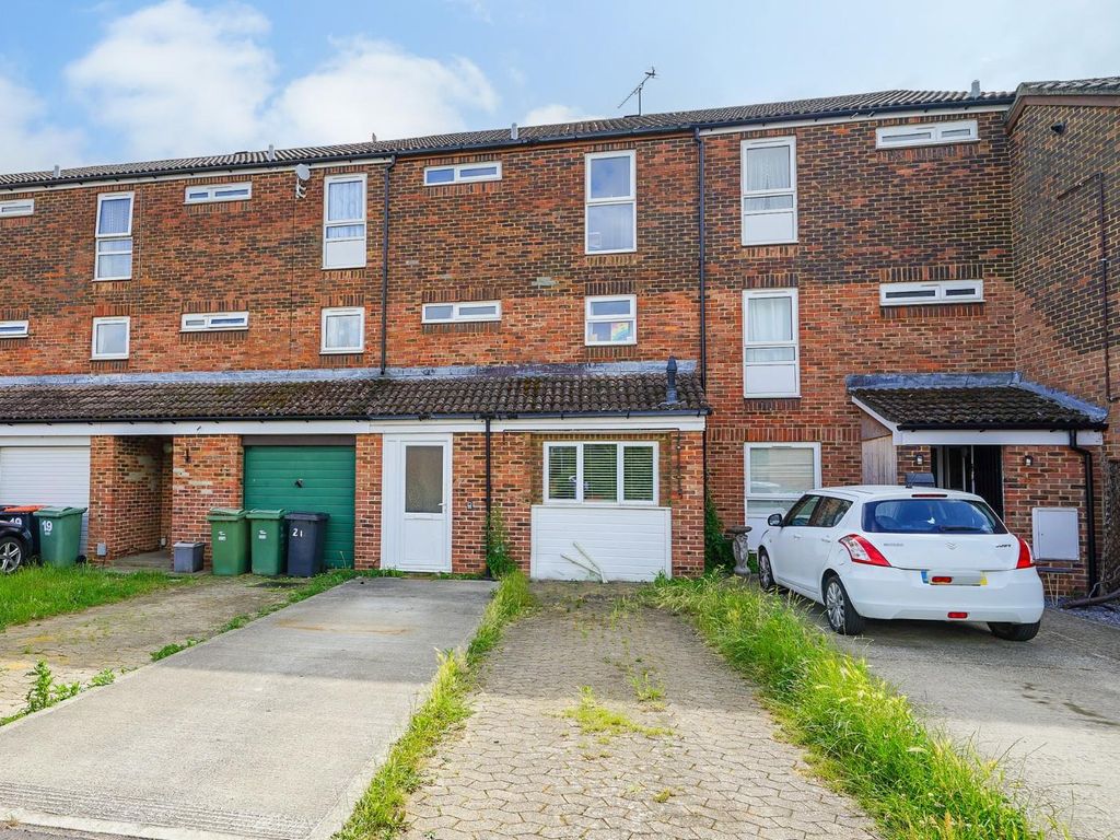 4 bed town house for sale in Meadow Way, Leighton Buzzard LU7 Zoopla