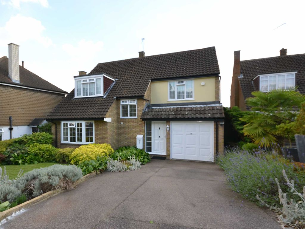4 bed detached house to rent in Claremont Road, Hadley Wood