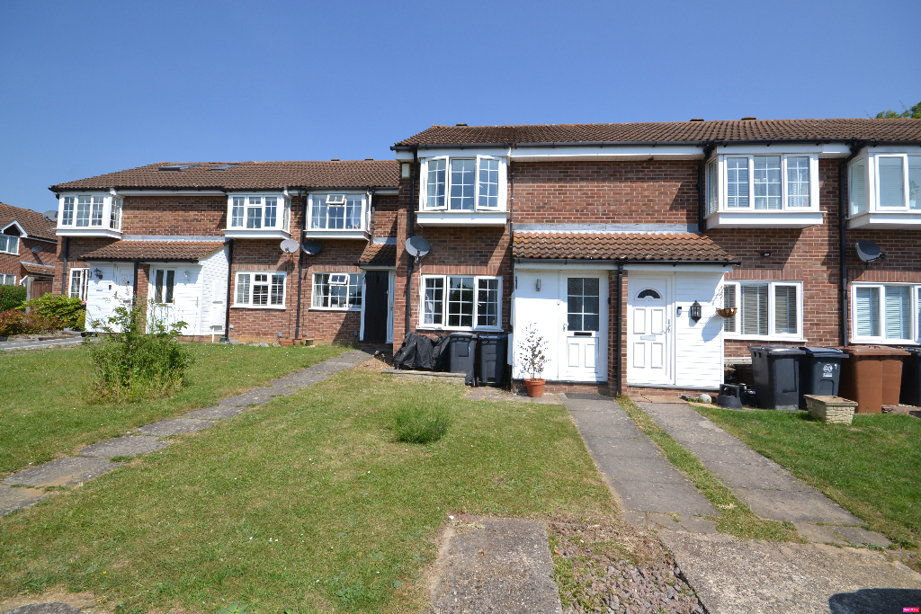 2 bed end terrace house for sale in Ashdale, Stortford CM23